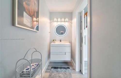 Richmond West House | Kendall Vacation Luxury Home