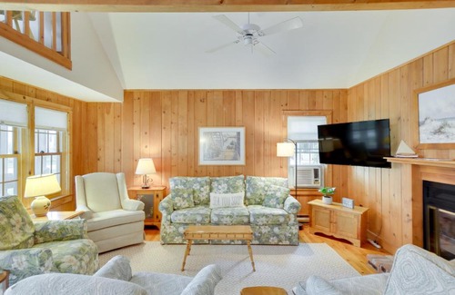 Kennebunkport House | Kennebunkport Getaway with Grill Walk to Beach!