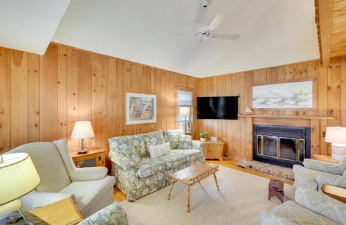 Kennebunkport House | Kennebunkport Getaway with Grill Walk to Beach!