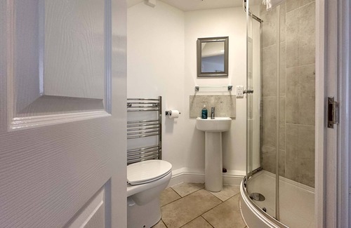 Peterborough House | Kennedy 6 Bedroom 6 Bathrooms House in Hampton