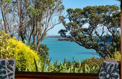 Surfdale House | Kennedy Point Guest House
