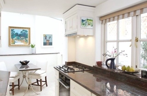 Abingdon Villa | Kensington House for holiday rentals