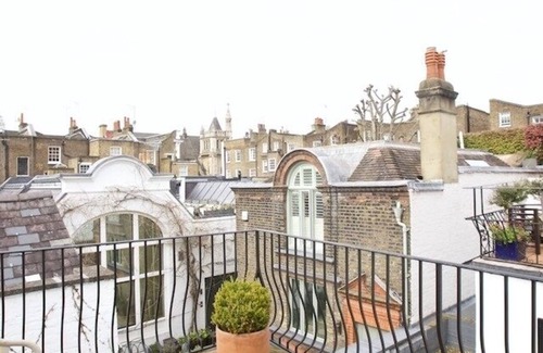 Abingdon Villa | Kensington House for holiday rentals