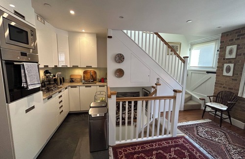 South Kensington Apartment | Kensington Mews: 2 Bed Maisonette - Roof Terrace