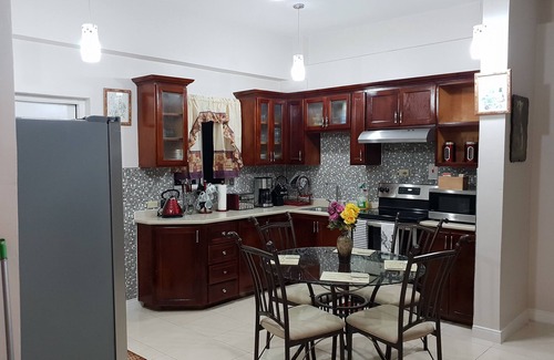 Eden Gardens Apartment | Kensington Oasis 2b/3bth- New Kingston (24 hrs security, free wifi, hot water)
