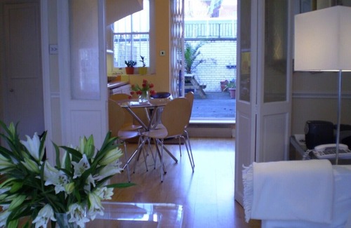 Holland Park Apartment | Kensington Sunny Roof Terrace 2 bedrooms 2 bathrooms.