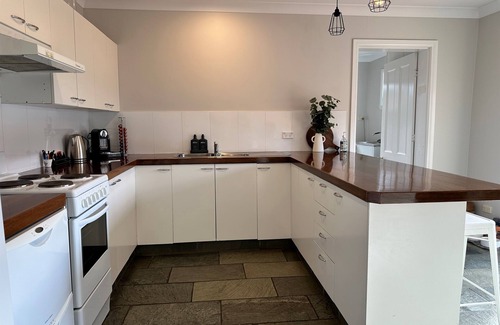 Central Mudgee Cottage | Kenso Cottage 28 –Small walk shops, cafes, Markets