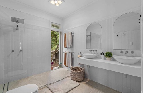 Ravensbourne House | Kenti's Cottage - Three Bedroom