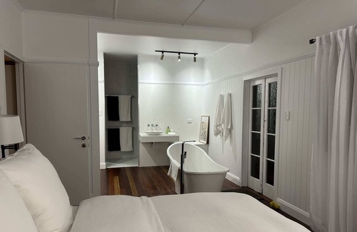Ravensbourne House | Kenti's Cottage - Three Bedroom