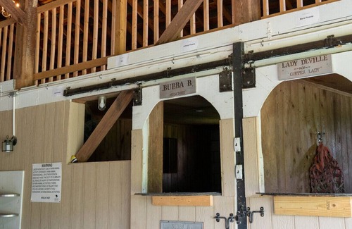 Berea House | Kentucky Inn & Horse Farm. Private Guest Suite attached to Barn