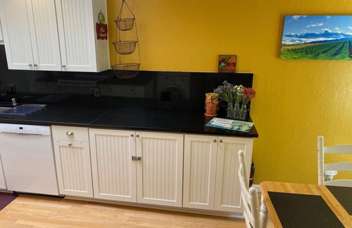 Kenwood House | Kenwood Cottage-Canyon & Creek Setting, No cleaning fee, Tesla Charger.
