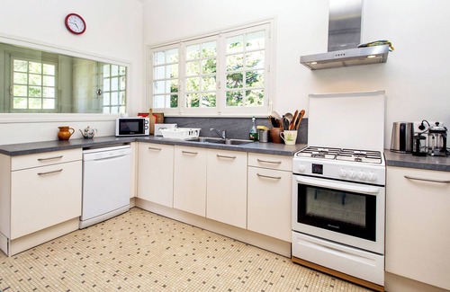 Keremma House | Keravel, family home with character and direct access to the sea