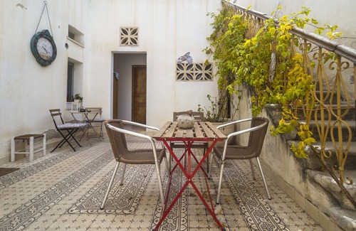 Kerem HaTeimanim Apartment | KEREM STUDIO WITH PATIO