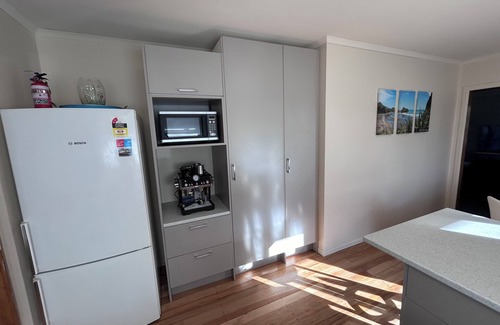 Waitahanui House | Kereru Cottage Taupo. Peaceful, family & dog friendly house close to Lakes edge