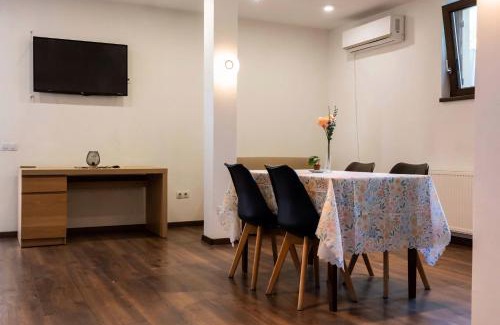 Center House | Kesletz House