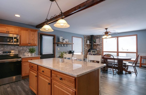 Gaines House | Kettle Creek Hills Lodge: Exceptional Views!