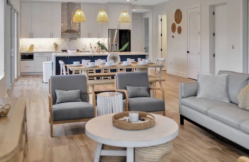 Key Largo House | Keys Casa: Elegant Waterfront Retreat, Sleeps 16, Elevator, Private Dock, Putt-Putt