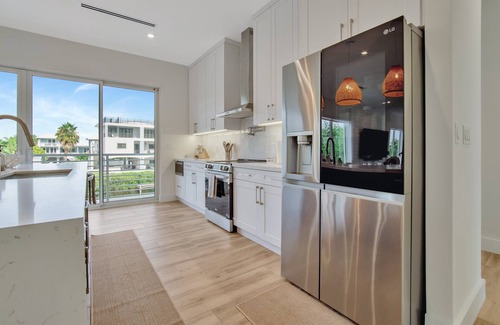 Key Largo House | Keys Casa: Elegant Waterfront Retreat, Sleeps 16, Elevator, Private Dock, Putt-Putt