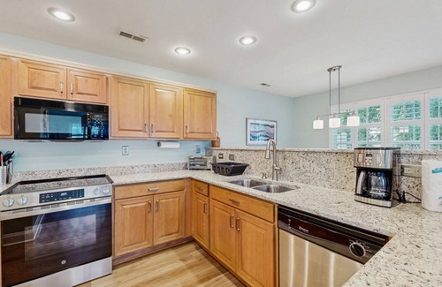 Keys Of Marsh Harbor House | Keys of Marsh Harbor townhouse w/community pool & tennis court, deck, grill