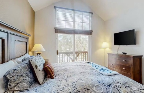 Lakeside Village Condo | Keystone CO | Seasons Townhomes #1840 | 3 Bedroom