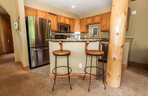 Keystone Condo | Keystone Condo Only 2 Mins from Slopes & River Run, Treed Views from Balcony!