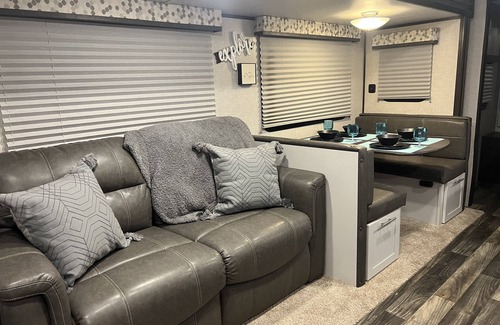 Thermal House | Keystone Premiere Luxury Travel Trailer sleeps 10 - Anza Borrego/Salton Sea