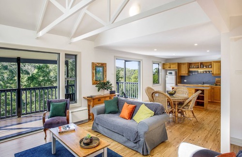 Bundewallah House | Khan Cottage - rainforest, birdsong and views