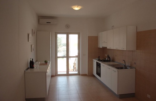 Isca Marina House | Kia Caterina - Spacious 10 bed town house 250 metres from the beach
