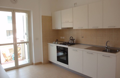 Isca Marina House | Kia Caterina - Spacious 10 bed town house 250 metres from the beach