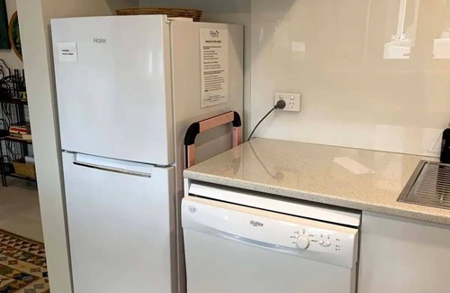 Bicheno Apartment | Kiama Tea House - Main Street Bicheno