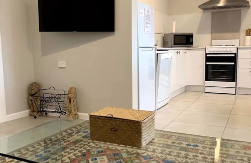 Bicheno Apartment | Kiama Tea House - Main Street Bicheno
