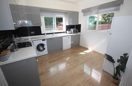 Karsiyaka Villa | Kick back and relax in this calm, stylish space. New for Summer 2024.