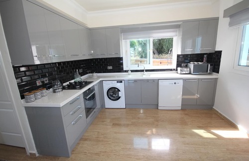 Karsiyaka Villa | Kick back and relax in this calm, stylish space. New for Summer 2024.