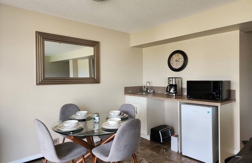 Airdrie Apartment | Kid friendly n22 min to YYC airportn13 min to Crossiron Mall, Park close by.