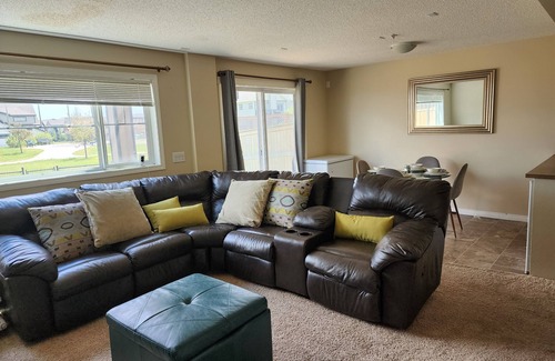 Airdrie Apartment | Kid friendly n22 min to YYC airportn13 min to Crossiron Mall, Park close by.
