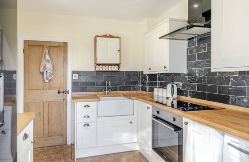 Shap House | KIDSTY COTTAGE, pet friendly, character holiday cottage in Shap