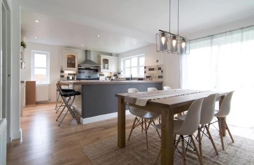 Largs House | Kilburn Holiday Cottage