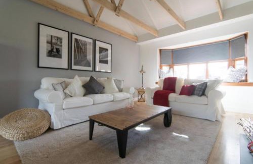 Largs House | Kilburn Holiday Cottage