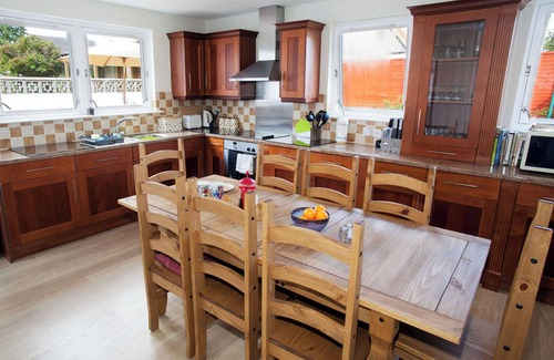Ullapool House | Kildonan House village centre sleep 8 with hot tub