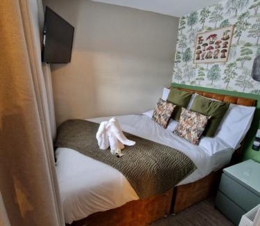 Treharris House | KILEX House - Contractors Long stay 3 bed Bike store