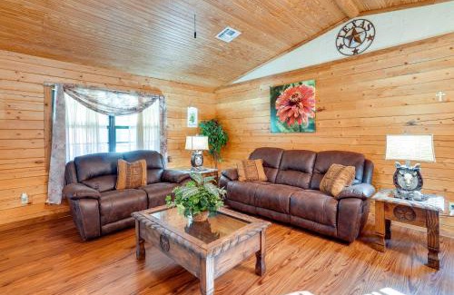 Kilgore House | Kilgore Gem Pet-Friendly Cabin with Duck Pond!
