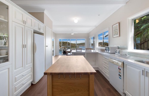 Killcare House | Killcare house quiet & private with stunning views - 90 minutes from Sydney