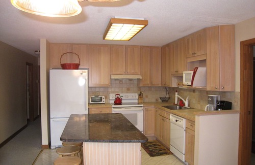 Stockbridge House | Killington Skiers/Snowmobilers/MountainBikers Dream with Outdoor Jacuzzi + Wi-Fi