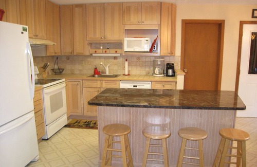 Stockbridge House | Killington Skiers/Snowmobilers/MountainBikers Dream with Outdoor Jacuzzi + Wi-Fi