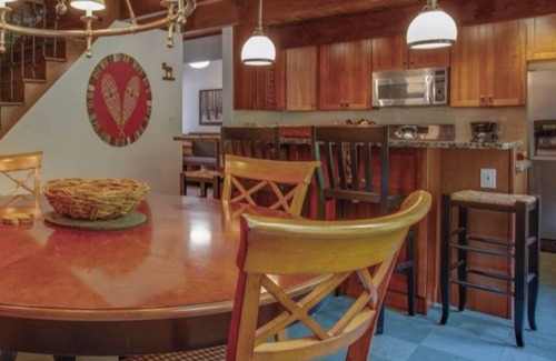 Killington House | Killington , Pico , summer Vacation retreat w Air conditioned . Top notch !