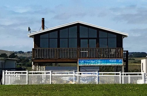 Kilcunda House | Killy Views Stunning Oceanfront View, Pet Friendly, Fireplace sleeps 7, 10 minutes to Phillip Island FREE EV Charging station (7kW)