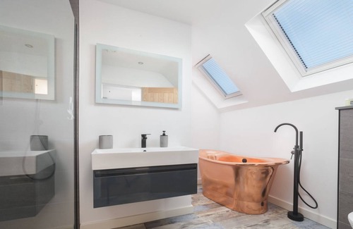 Cregneish Apartment | Kilravock is a modern, luxury coastal family holiday home which has been purpose built to the highes