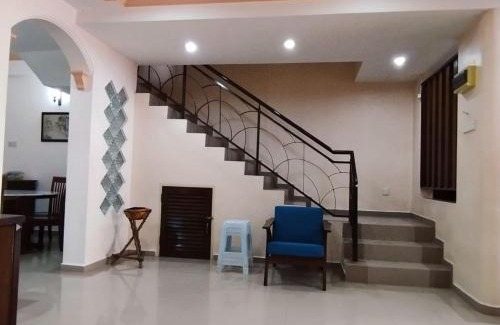 Ayer Molek House | Kim Kim Homestay Melaka(11 Pax 4R2B)