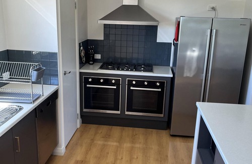 Warrenben House | Kimba's - Stylish 4 Bedroom Holiday Home