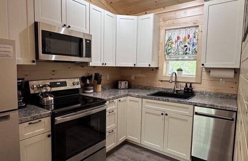 Town Hill Cottage | Kimball Cottage-A Forest Retreat. Close to Acadia!